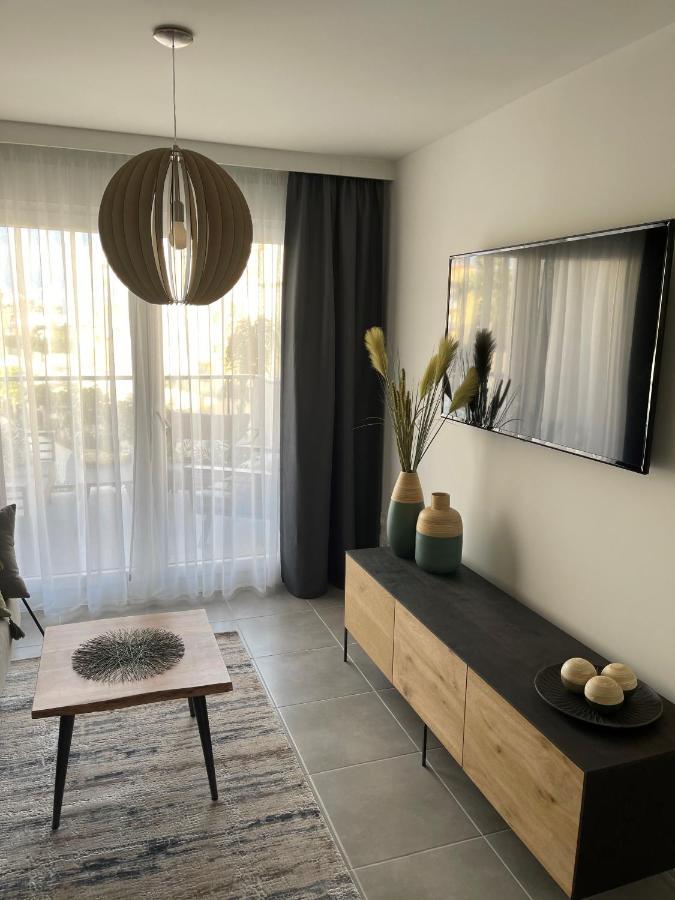 Sunny Apartment In Denia With Outdoor Swimming Pool And Garage Parking Place Included, 300M From The Sandy Beach Exterior foto